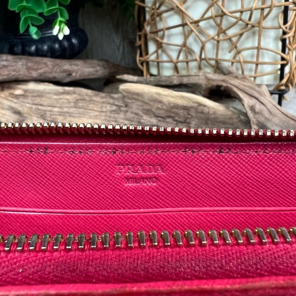 PRADA - Quilting wallet w/ box & COA - Picture 11 of 12